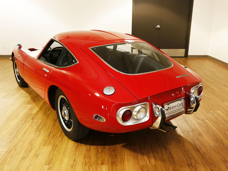 Illustration for article titled Why Buy A Million-Dollar Hypercar When You Can Buy This Pristine 1967 Toyota 2000GT Instead?